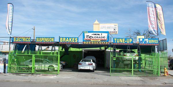 Servicio completo de reparaciones de autos, camionetas y todo tipo de vehiculo.