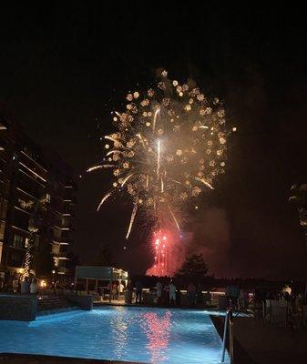 Fireworks view from 2LE poolside!