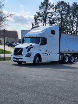 Modern auto shift and stick shift trucks. Industry standard 53ft trailers for your training.