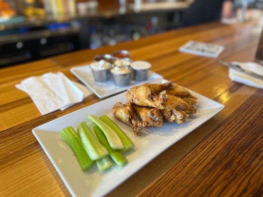 Naked Wings w sauce on side