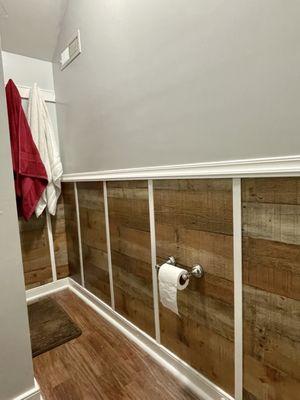 I install and design a wall wainscoting for this bathroom