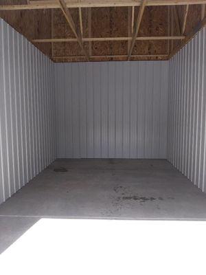 Clean and new 12x25 units with 10x8' door