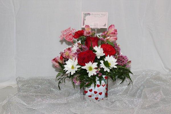 Small cubed floral arrangement