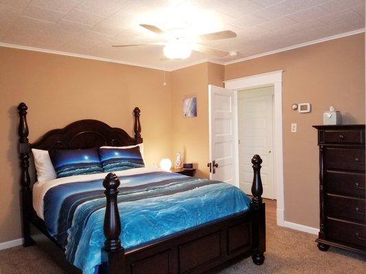 The Sweet Sea has 2 rooms and includes a queen size bed, a twin over full bunk bed and a private bathroom.