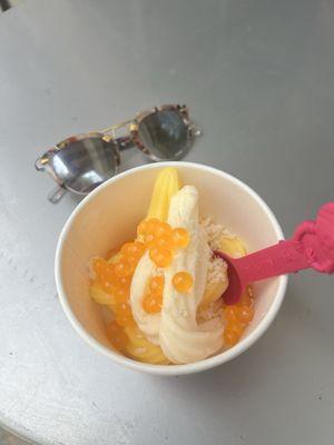 Dole Pineapple Sorbet Vanilla Snowvanilla mix with popping boba and coconut