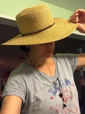 Nice straw hat!! Nine West. Head width adjustable!