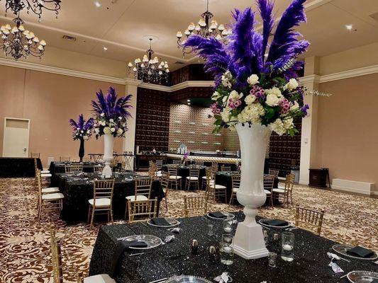 Gorgeous center pieces with sequence tablecloths