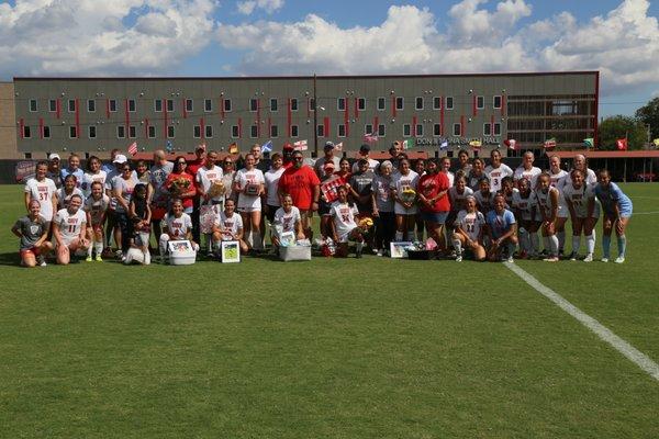 Seniors UHV soccer