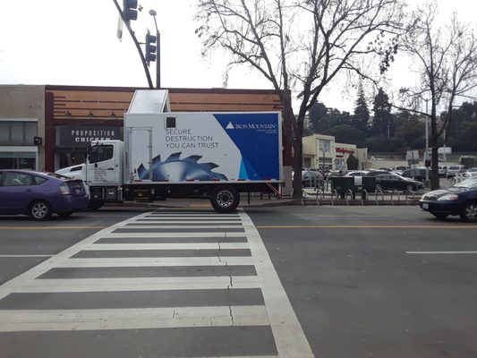 Another view Iron Mountain truck near Peet's on Lake shore Ave, Oakland. He could have parked in front of bike racks.