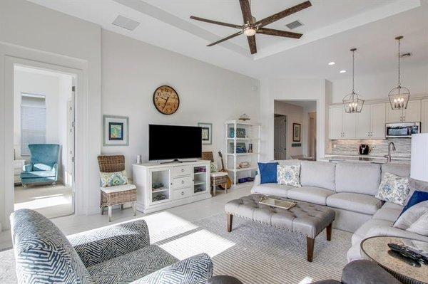 Clean and cozy living room.