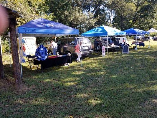 Vendors in the beautiful outdoor lot