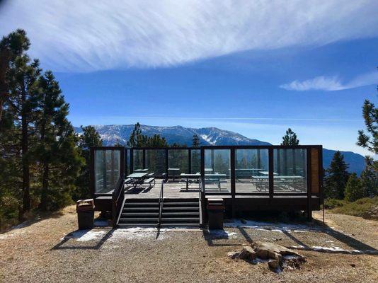 Gorgeous view of mountains! There's a little snow Jan 2018