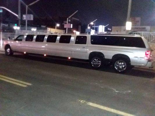 We will take care of your luxurious night out in LA to Orange County. 20 Passengers maximum!