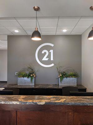 CENTURY 21 Affiliated 
Eau Claire, WI office front desk