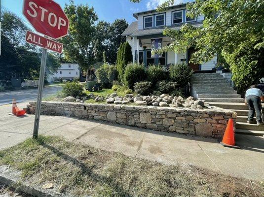 Stone retaining wall