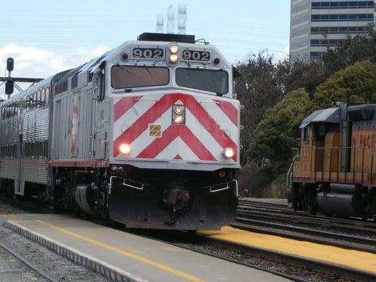 Caltrain enter SSF Station