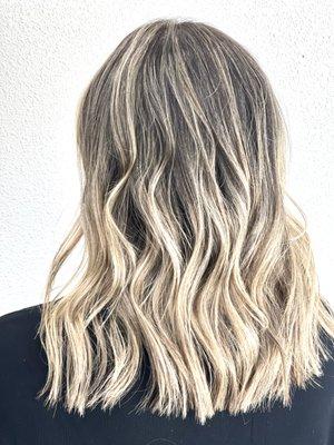 Creamy blonde Foilyage on blunt shoulder length bob with waves