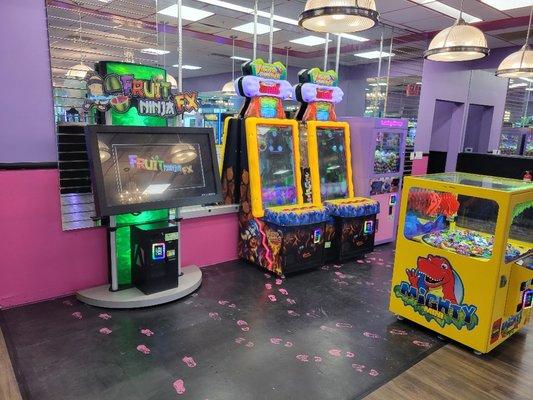 #FunPlaceForTeens
  #FunPlaceForKids
  #Arcades
 #FunThingsToDo
 #ArcadeGameRoom