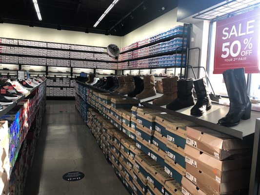 SKECHERS Warehouse Outlet