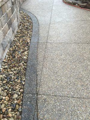 Exposed aggregate with stained border