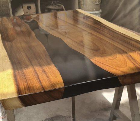 Parota Live Edge Dinning Table