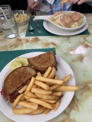 Reuben sammich with fries