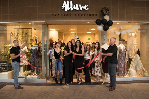 Mother Daughter Team Ramona & Clariza. Ribbon cutting