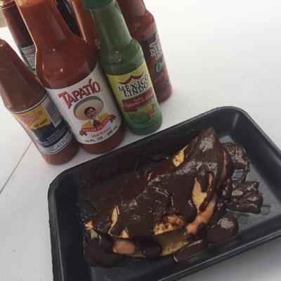 Taco de camaron con mole delicioso