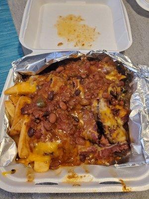 OmUnique Chili Cheese Fries woth Pastrami