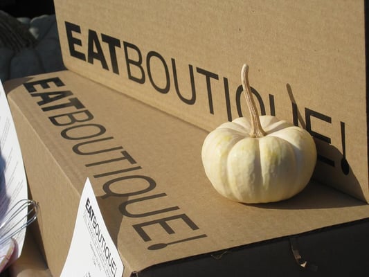 When Eat Boutique needed packaging for their locally sourced food gift boxes, we delivered an affordable solution.