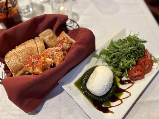 Fresh mozzarella with arugula and fresh bread