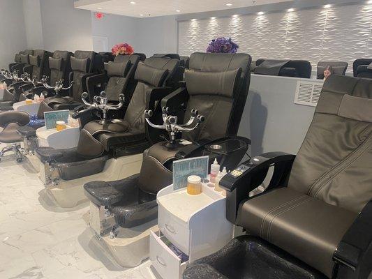 Row of pedicure stations 2/4