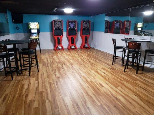 Game room! Darts, pinball, bowling, golf, basketball and Gift surplus.