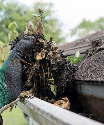 Gutter cleaning bagging up the debris to ensure your gutter work perfectly.