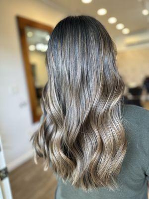 Beige toned balayage