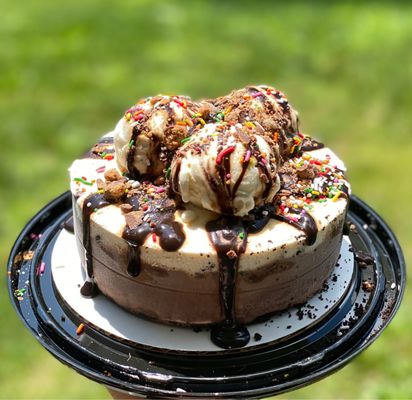 Ice cream cake: peanut butter fudge and vanilla