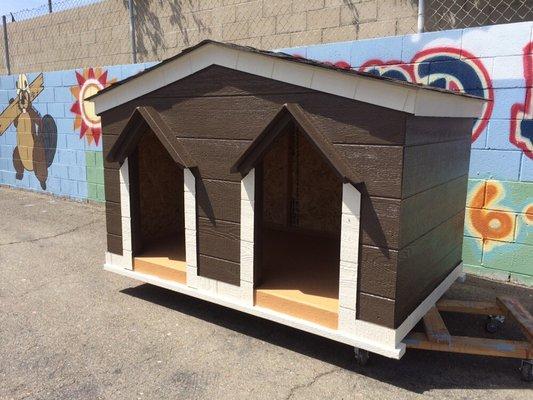 Dog house 6x4x4 ft hight Floor insulated built with siding plywood roof shingles 30 years