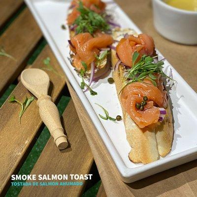 Salmón toast