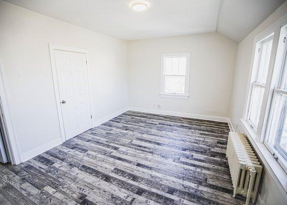 One bedroom apartment off of Lewis Ave!