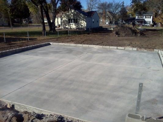 Floating Garage Slab with 1 Course 6" Block