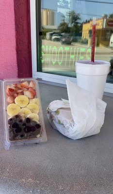 Avocado toast with tomatoes, acai bowl, and smoothie.