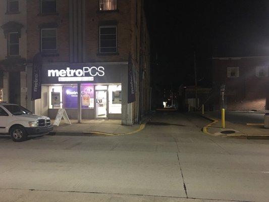 MetroPCS Coraopolis  943 5th ave  Coraopolis PA 15108 (412)375-7338