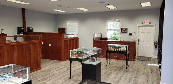 Jewelry gallery, tattoo booths & consultation counter.