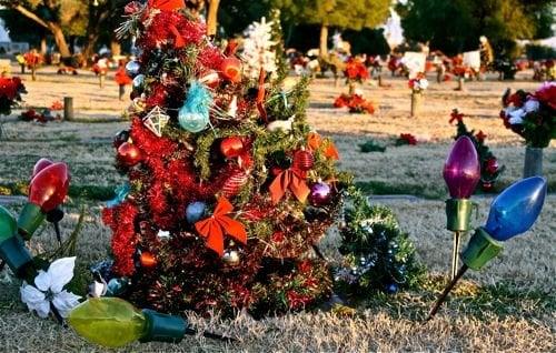 Christmas day at the Holy Hope Cemetery.