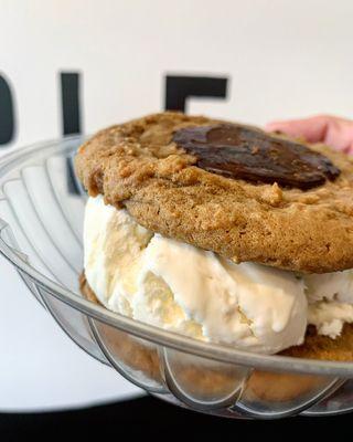 Root beer float cookies make a great ice cream cookie sammie!