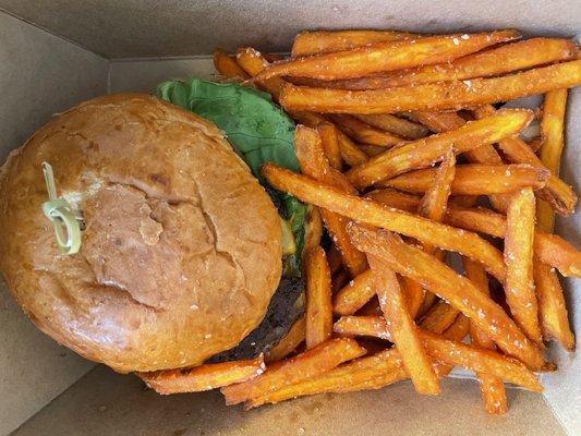 Cheeseburger with sweet potato fries