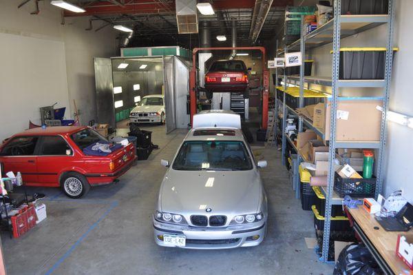 Full shop with some of BMWs greatest classics!