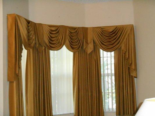 Bay Window Swags and Panels