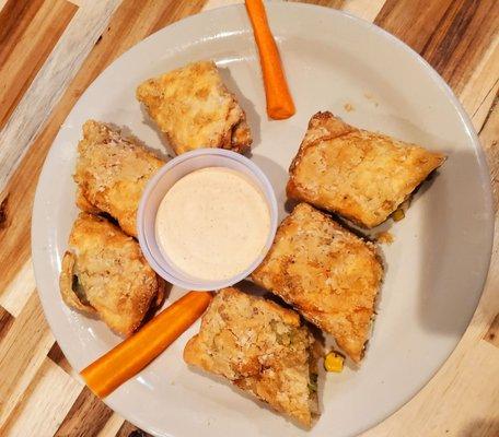 Avocado egg rolls