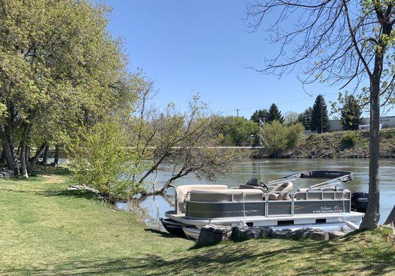 Snake River Ferry docked at the Rock Gardens (lower falls location)